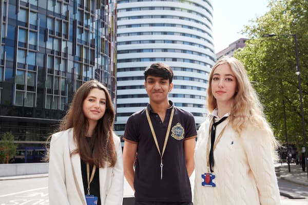 DLD College London Celebrates 100% Foundation Programme Pass